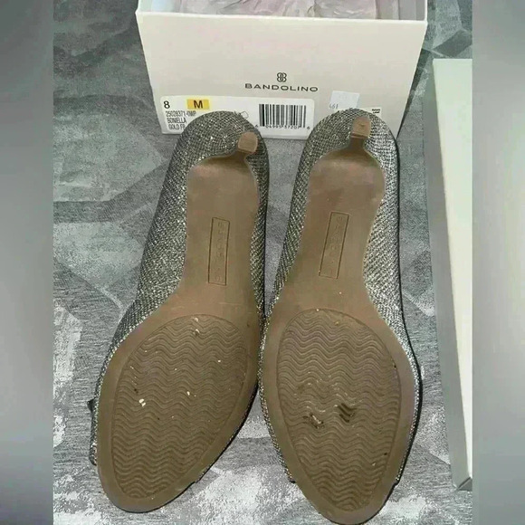 Size 8 bandolino heel shoes gold/ silver - Picture 4 of 4